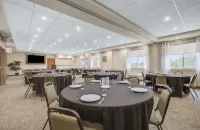 Days Inn & Suites by Wyndham Lindsay