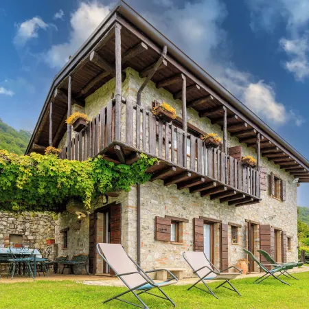Villa Formaga Stunning View & Garden - Happy Rentals