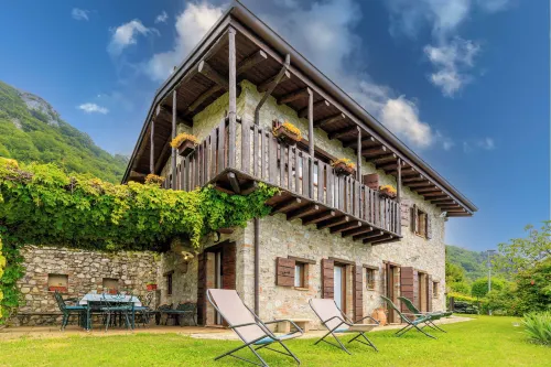 Villa Formaga Stunning View & Garden - Happy Rentals