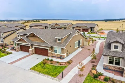 4BR Modern Townhome Close to USAFA Hotels near Sunglass Outfitters by Sunglass Hut