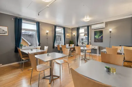 Enter Backpack Hotel Отели рядом с Аэропорт Тромсё