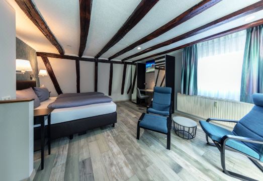 2. 하우스 미텔르하..