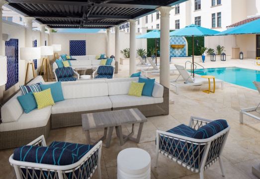 2. 더 알폰드 인..