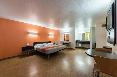 Motel 6 Uvalde, TX Отели в г. Ювалде