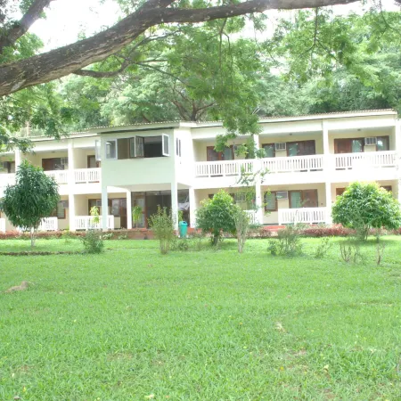 Peerless Resort Sri Vijaya Puram Отели рядом с достопримечательностью «Корбинс Коув»