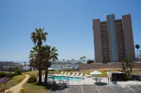 Days Inn by Wyndham Oceanside - Kolam Renang