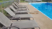 Early American Motel - Pools