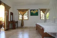 Le Surmer Self Catering Chalets - balcony