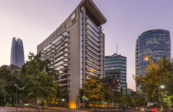 埃布羅河森林廣場酒店