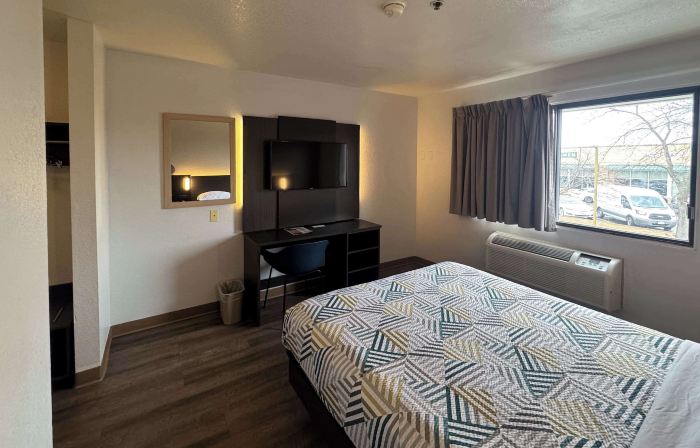 Motel 6 Glenview, IL - Chicago North