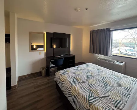 Motel 6 Glenview, IL - Chicago North Hotels in Glenview