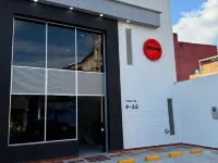 Dreams hostel 內瓦貝尼托薩拉斯機場附近的飯店