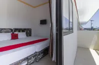 RedDoorz Near Sam Ratulangi Airport Manado Hotels in Mapanget