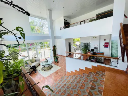 Hotel Coronado Inn Отели в г. Чаме