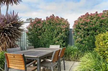 The Charles Boutique Hotel & Dining Отели в г. Уогга-Уогга