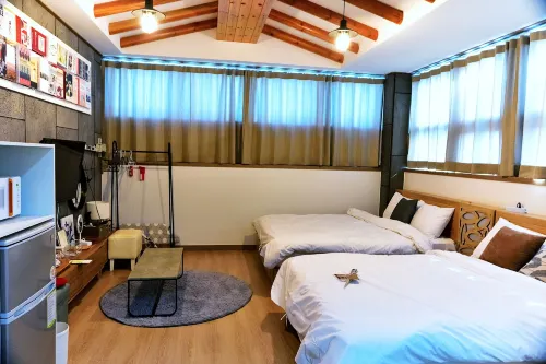 Andong Poong-Gyung Hostel n Library - parking