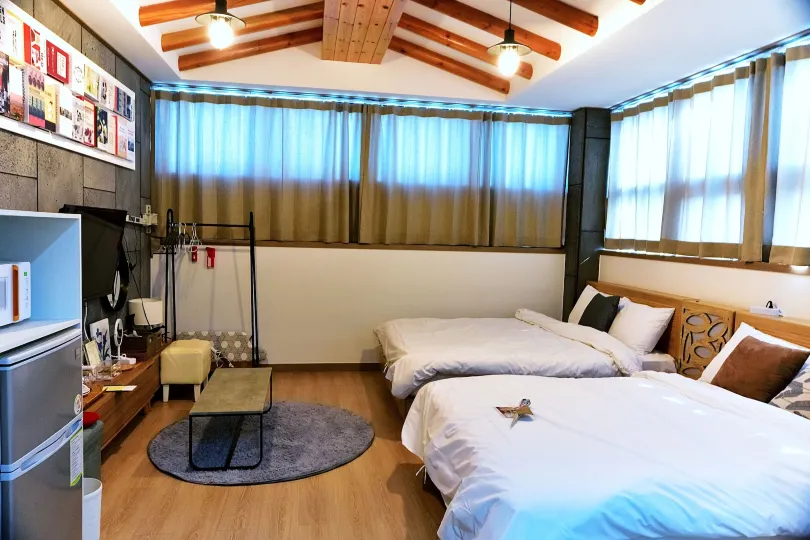 Andong Poong-Gyung Hostel n Library