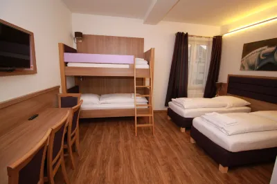Slamba Hostel