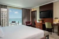 Crowne Plaza TEL AVIV BEACH by IHG - Pool
