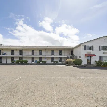 Garibaldi Inn at the Bay