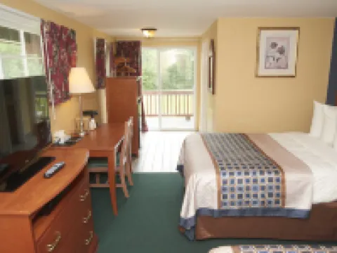 Swiss Chalets Village Inn Hotels in Bartlett