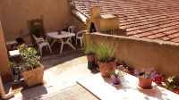 Hôtel du Cours فنادق في Cadenet