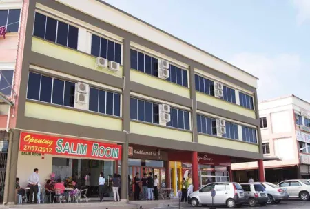 Salim Inn Отели рядом с достопримечательностью «Lin's Swan Garden»