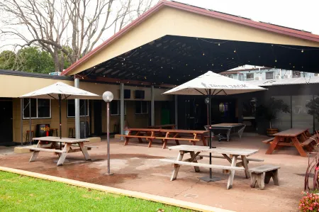 Royal Hotel Singleton Отели рядом с достопримечательностью «Sacred Spaces»