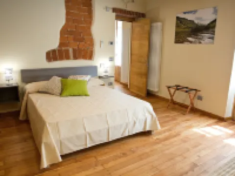 オステリア センザ フレッタ アフィッタカメーレ クーネオのホテル