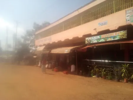 Junction Guest House Отели в г. Makuyu