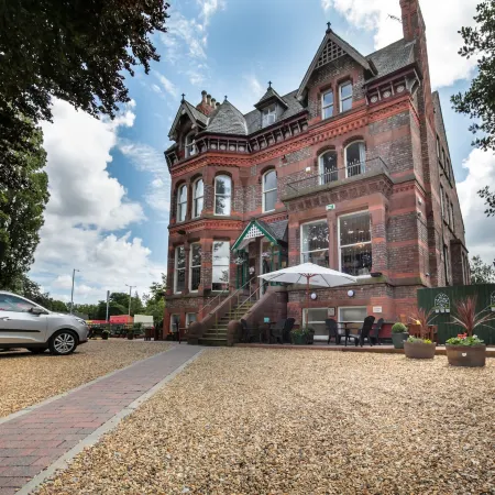 Sefton Park Hotel Отели рядом с достопримечательностью «St Michaels»