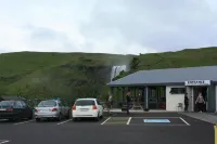 Skogar Hostel - parking