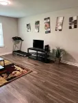 Home away from home cozy apt close to airport