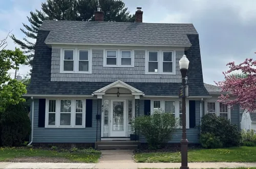 Cheerful home away from home in welcoming Wausau!