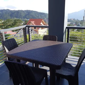 Restful 3Br Hillside Duplex House