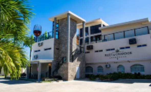 Playa Palmera Beach Resort Hotel di 