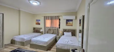 Pyramids Senusret Guest House Hotels near مكتبة الرشيدى
