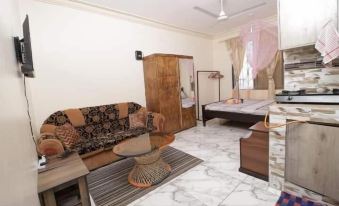 Lux Suites Ganjoni Studio Apartment