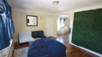 Evanston BnB Hotels in Grosse Pointe Park
