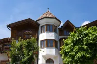 Hotel du Lac فنادق في Andalo