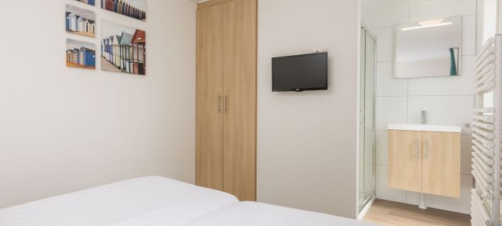 Modern Lodge with Two Bathrooms, Near the Beach Hotels in Callantsoog
