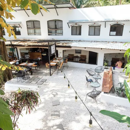Believe Surf & Yoga Lodge Santa Teresa