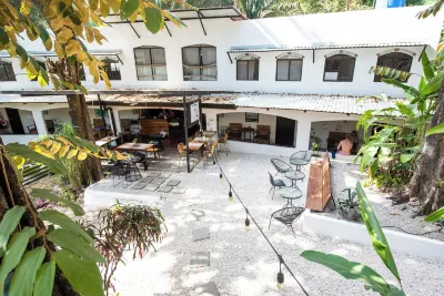 Believe Surf & Yoga Lodge Santa Teresa Hotel berhampiran Cobano Airport