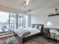 INFIVILLA Suites Eaton Center Отели рядом с достопримечательностью «Йонг-Дундас»
