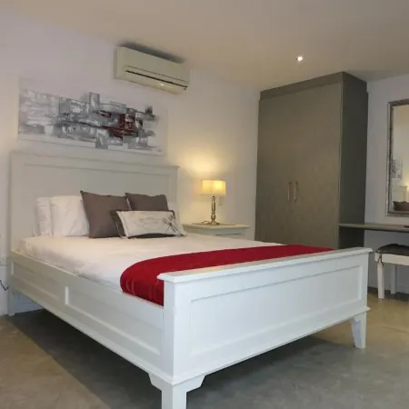 Man and Tree House Отели рядом с достопримечательностью «Гринпойнт»