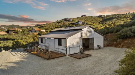 New Luxury Prescott Lynx B B 4k ft2 Sleeps 22 Отели в г. Дьюи-Гумбольдт