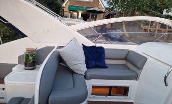 Romantic 3Beds Yacht Escape on Thames