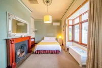 Condor Estate Spacious with Vineyard & Fireplace - Homestays