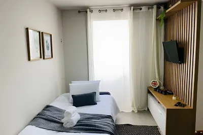 APTO prox Ponte amizade 5 pessoas com AC