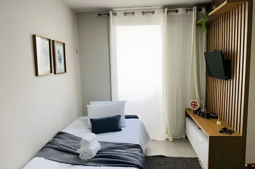APTO prox Ponte amizade 5 pessoas com AC